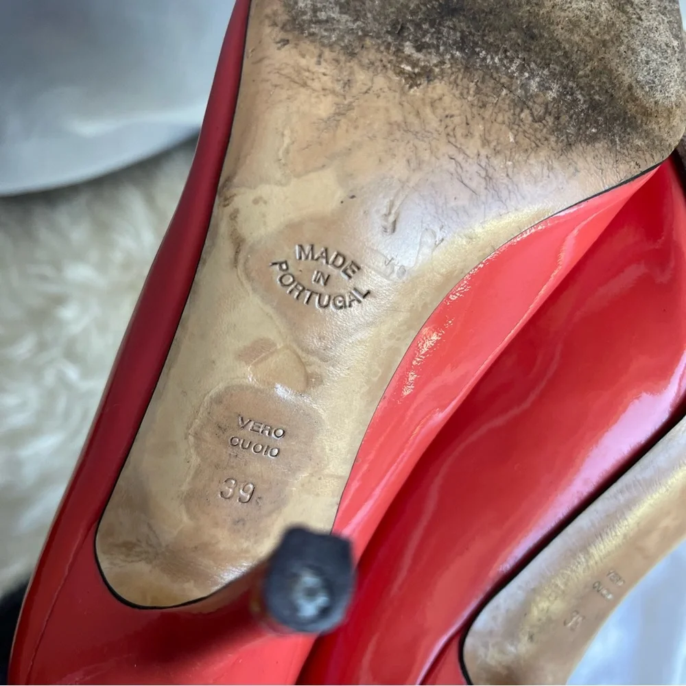 MOSCHINO Salmon Patent Leather Point Toe Pumps Size 39/9
